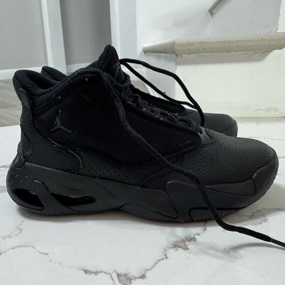 JORDAN MAX AURA 4 (GS) BLACK / ANTHRACITE-BLACK DQ8404 001 Youth size 4.5 - Picture 6 of 8